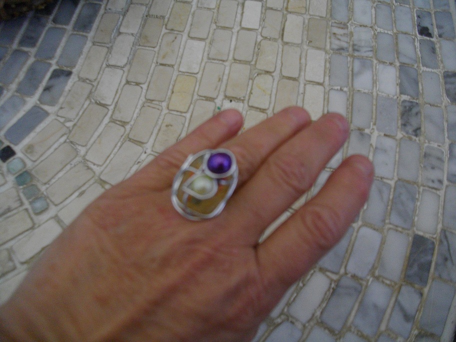 BAGUE 2 PERLES EN RESINE MAUVE ET NACREE