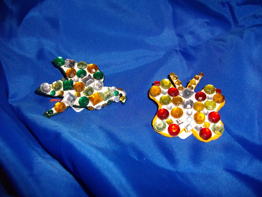 BROCHES MULTICOLORES L'UNE